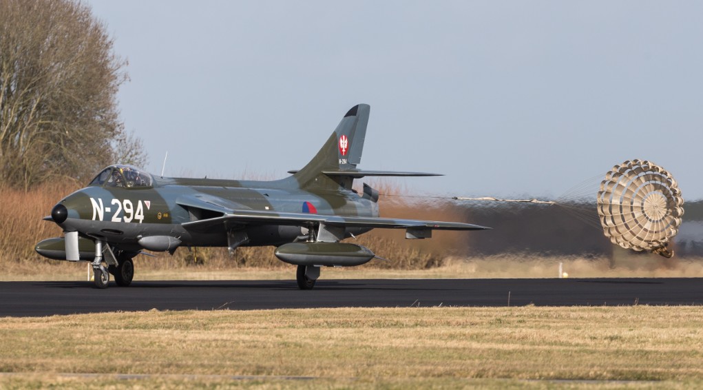 parfum operator dynastie Dutch Hawker Hunter sold